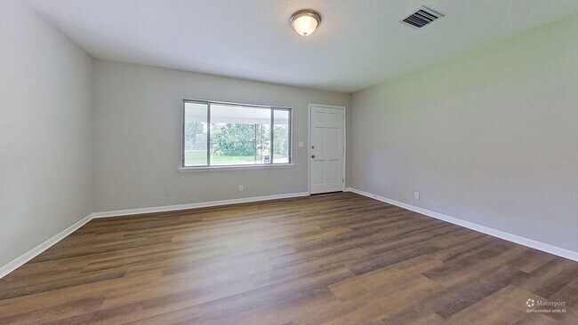 Foto del edificio - Beautifully Updated 4-Bedroom Home with Modern Finishes & Spacious Backyard