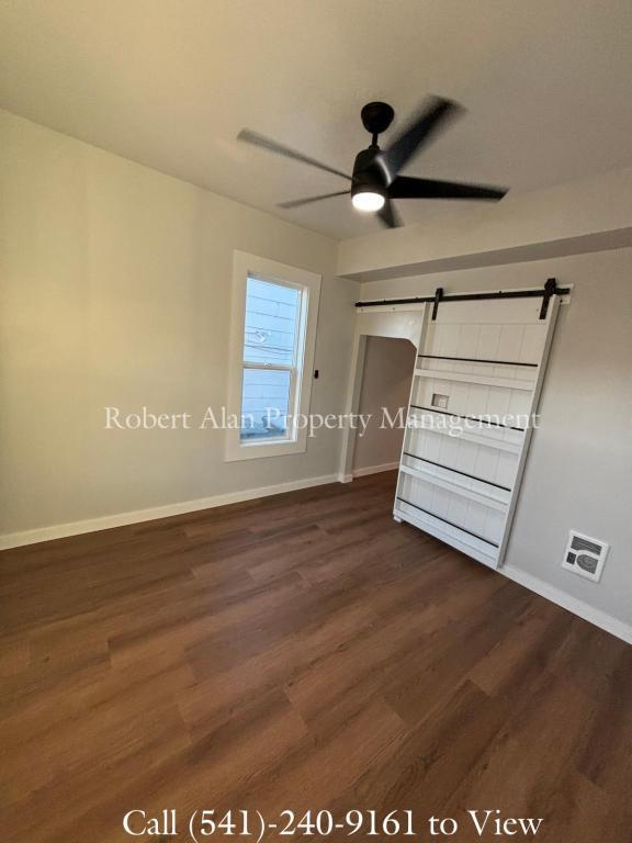 Foto del edificio - 119 SW Emigrant, Unit 2