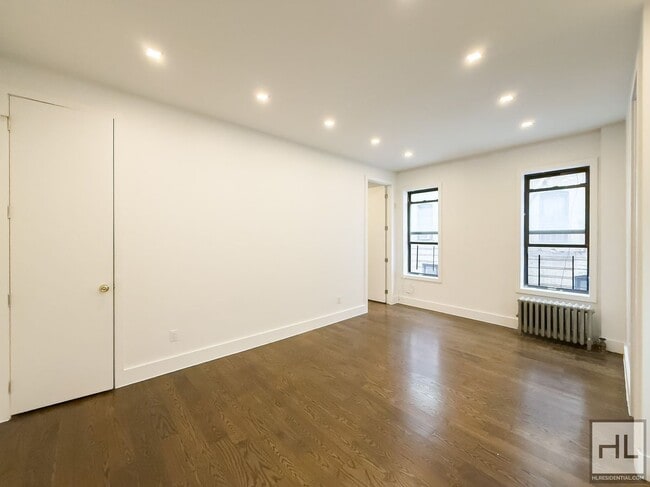 Foto del edificio - EASTERN PARKWAY / Rent Stabilized  Crown Heights 1-Bed 1-Bath / Prospect Park