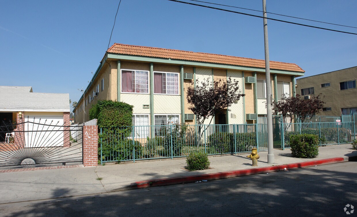 Building Photo - 8935 Langdon Ave