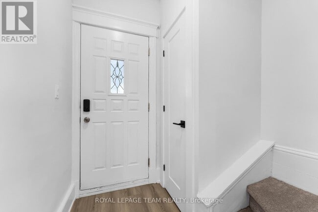 Building Photo - 5 Gilchrist Ave