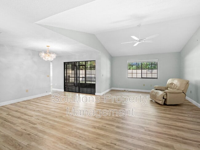 Foto del edificio - 751 Greenwood Manor Cir