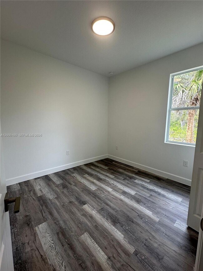 Foto del edificio - 10047 Amicola St