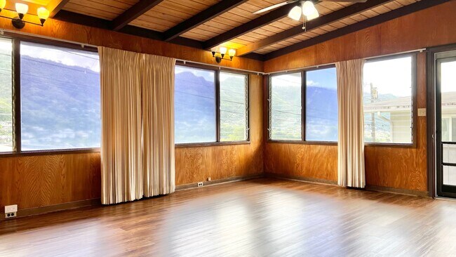 Building Photo - DESIRABLE MANOA VALLEY HOME W/ LARGE BONUS...