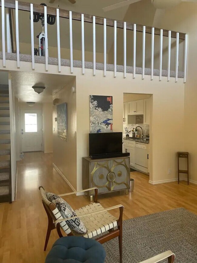 Foto del edificio - Luxurious Executive Rental with Stunning V...