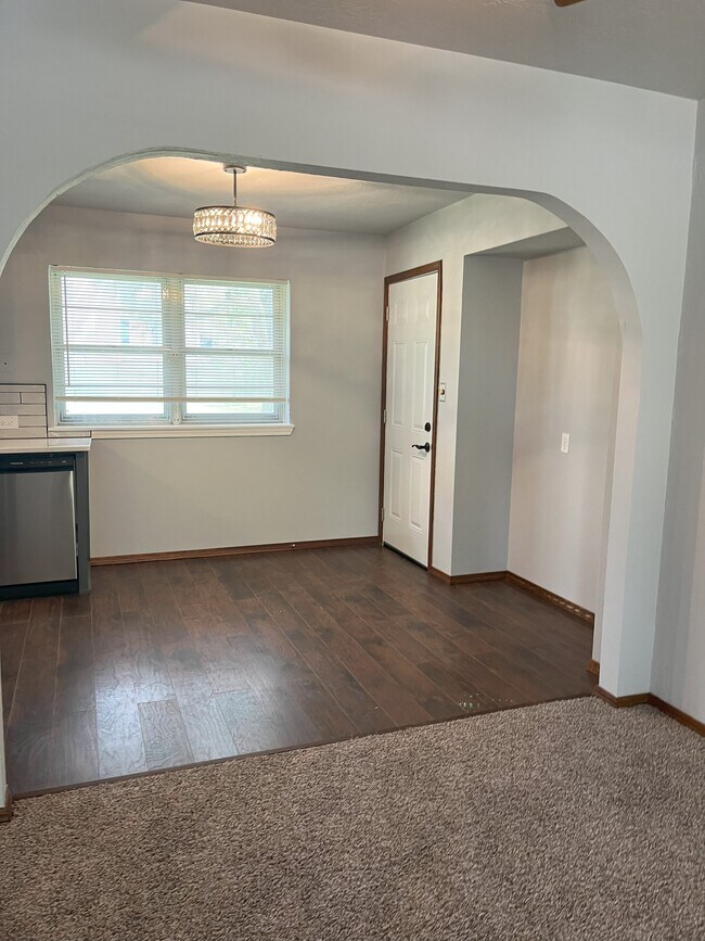 Building Photo - 104 SW 45th St