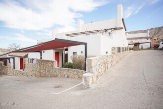 Building Photo - 4200 Camelot Heights Dr