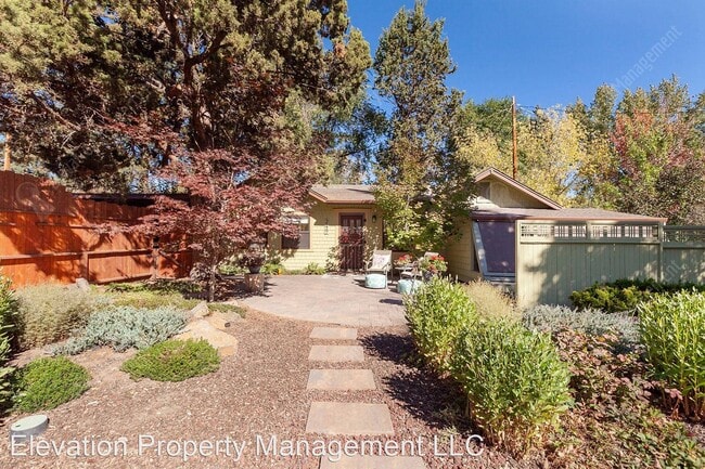 Building Photo - 1 br, 1 bath House - 249 NW St Helens Pl