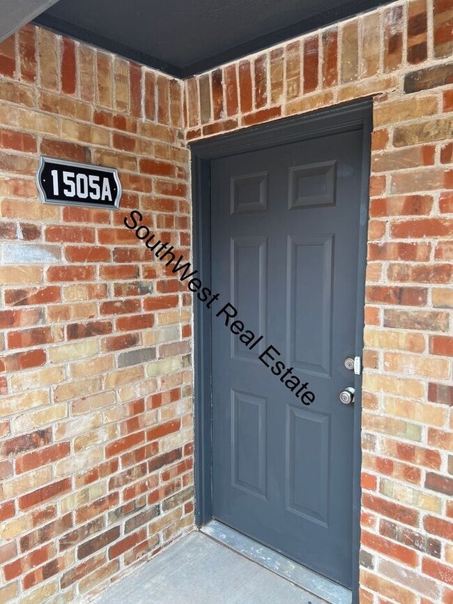 Building Photo - Spacious 2 bedroom 2 Bath apartment