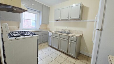 Building Photo - 2426 Benderwirt Ave