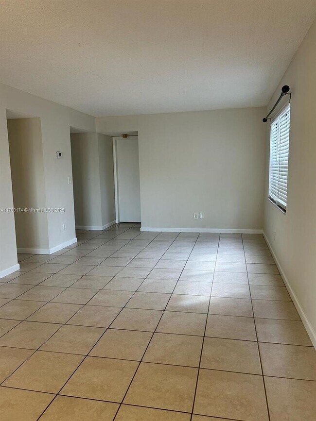 Foto del edificio - 3400 Foxcroft Rd
