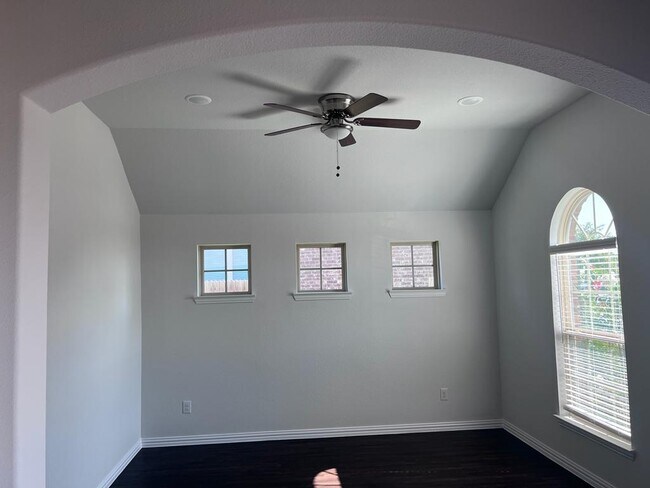 Building Photo - 2424 Maple Stream Dr