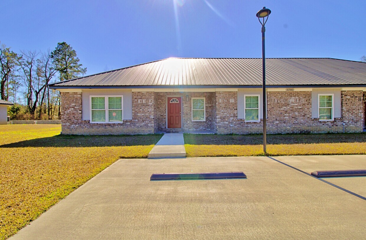 Foto principal - 5777 E Oglethorpe Hwy