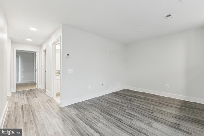 Building Photo - 19520 Village Walk Dr