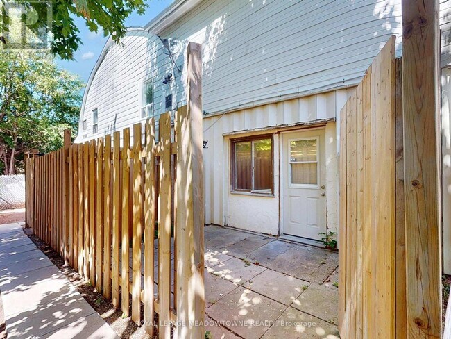 Photo du bâtiment - 12 Wesleyan St