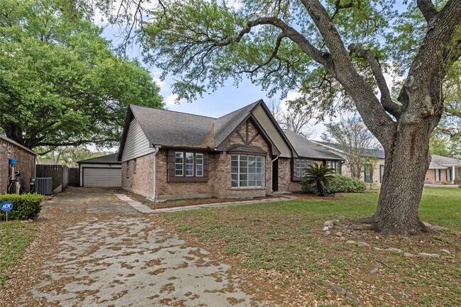 Foto del edificio - 13834 Oakwood Ln