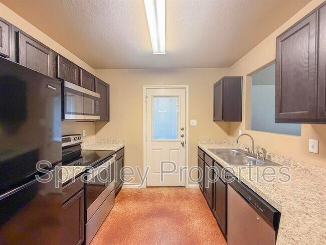 Foto del edificio - 1572 Chance Ct