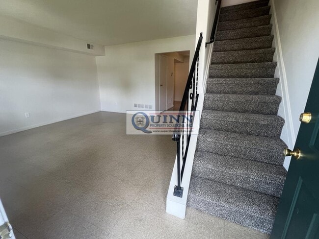 Foto del edificio - 13 Maple Ct