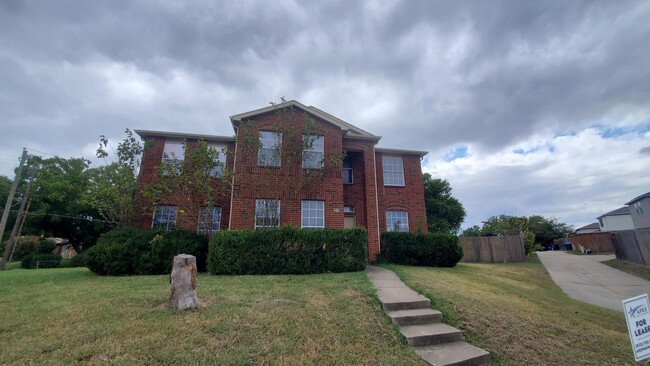 Building Photo - Beautiful Desoto  5 Bedroom  3 Bath