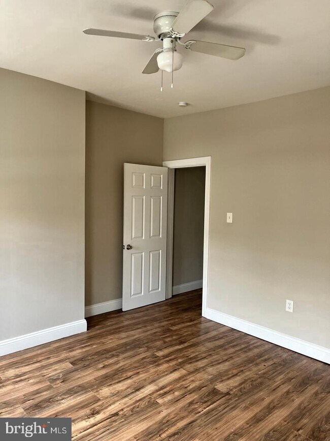 Foto del edificio - 6171 Glenmore Ave