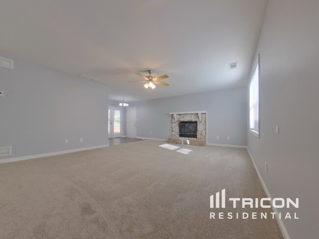 Foto del edificio - 2445 Hillboro Cir S W