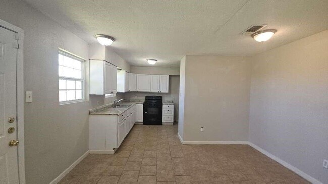 Foto del edificio - 8607 Sherrywood Dr