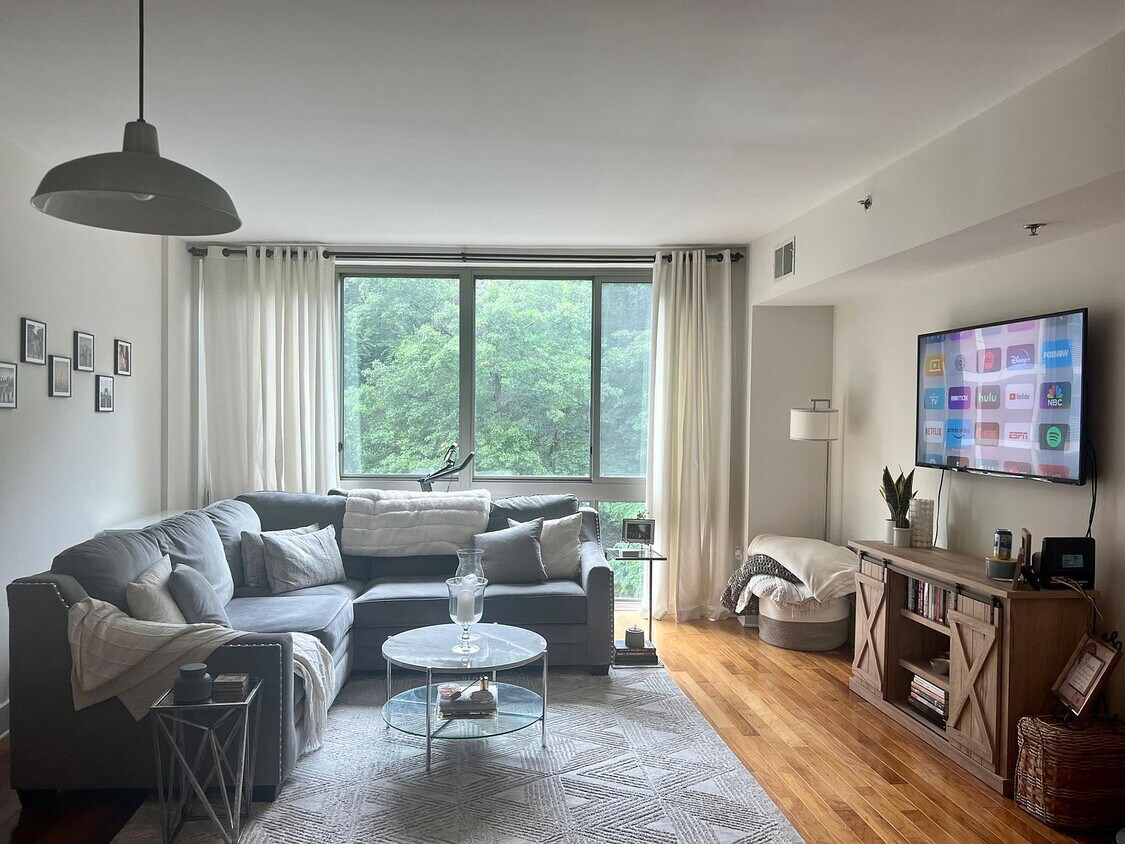 Foto principal - 800 Jackson St Apt 513