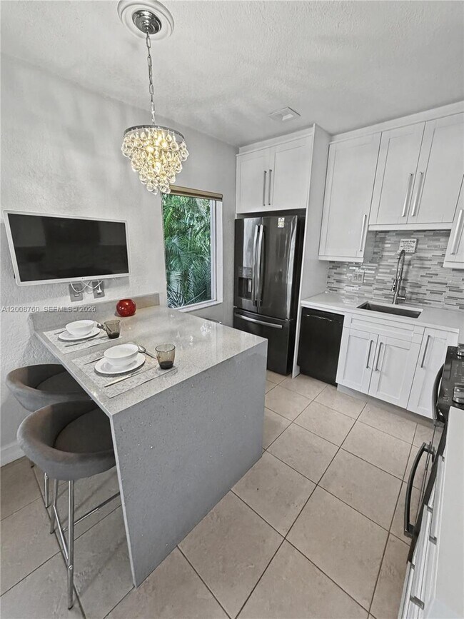 Foto del edificio - 1423 Holly Heights Dr