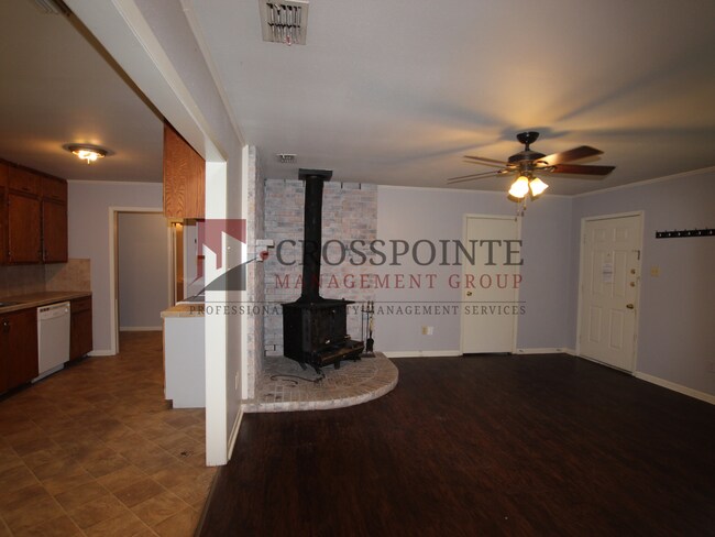 Building Photo - Beautiful 3 bedroom 2 bath home in Flint! Lease Take Over!