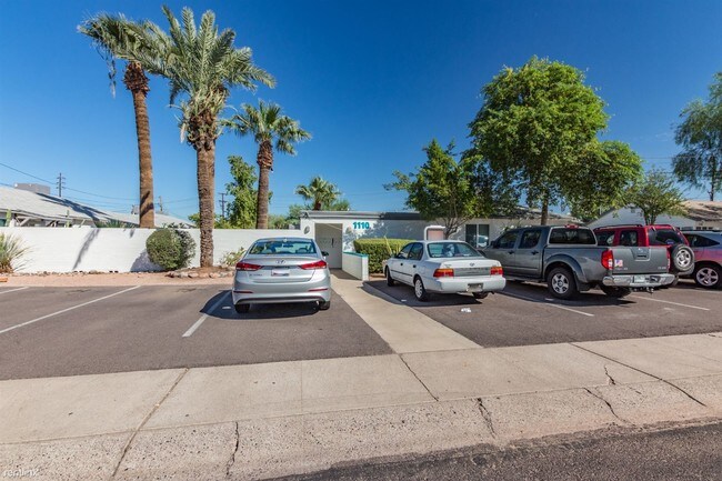 Foto del edificio - 1110 E Turney Ave