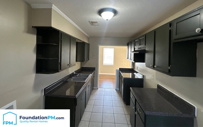 Foto del edificio - 3552 Suzanne Dr