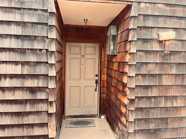 Foto del edificio - Mission Valley Large Two Bedroom Two Bathroom Condo for Rent