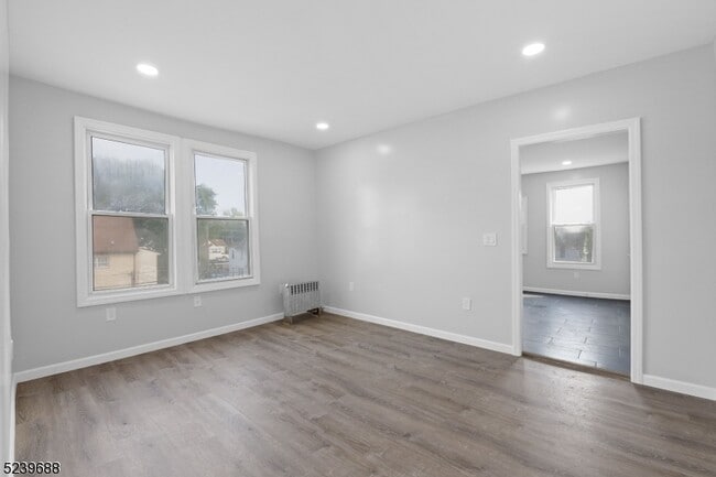 Foto del edificio - 217 Belleville Ave