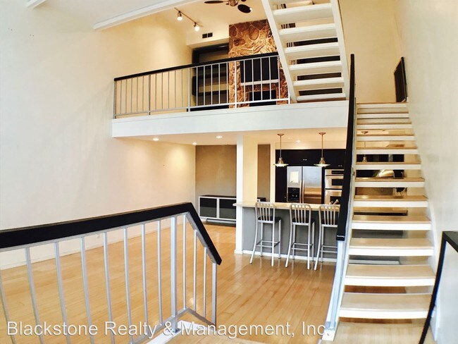 Building Photo - 2 br, 2.5 bath House - 988 Granville Unit 2