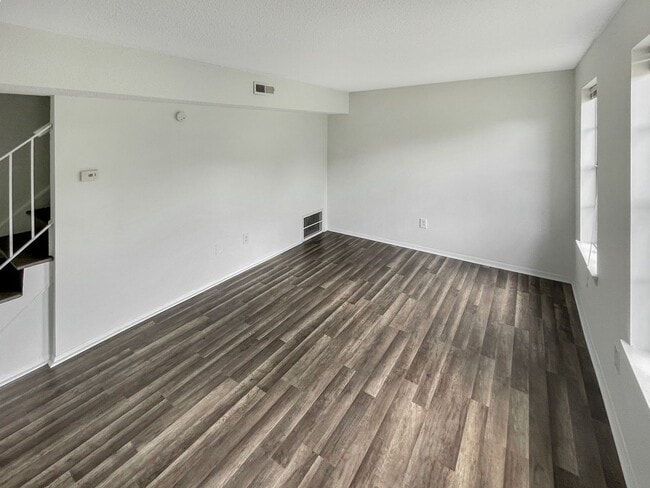 Foto del edificio - Charming 3 bedroom 1.5 bath townhome in Hi...