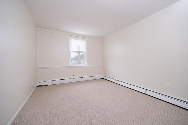 Building Photo - 115 Wolfs Ln