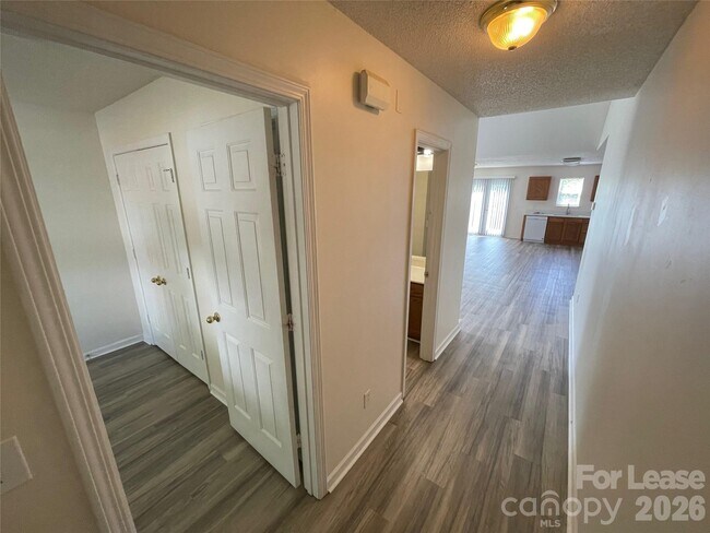 Foto del edificio - 6228 Sid Crane Dr