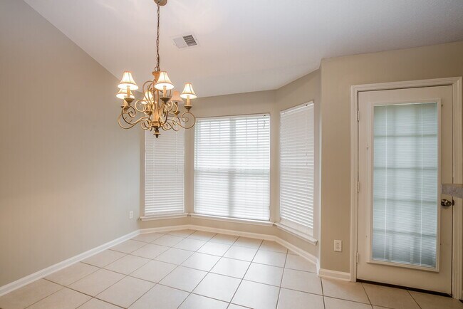 Foto del edificio - 5509 Milton Ridge Dr