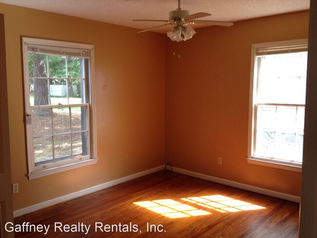 Building Photo - 2 br, 1 bath House - 701 Beech Street