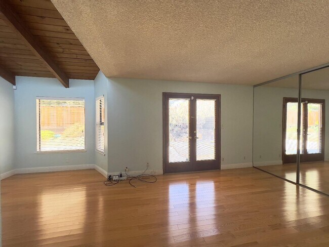 Foto del edificio - 1456 Sierraville Ave