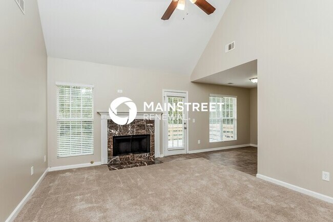 Building Photo - 4 Bedroom Pet-Friendly Home in Lithonia, G...