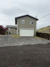 Building Photo - 1407 D St SW