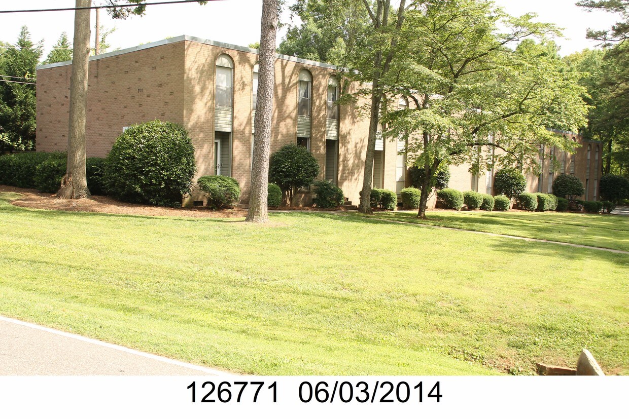 Primary Photo - PineHurst Townhomes
