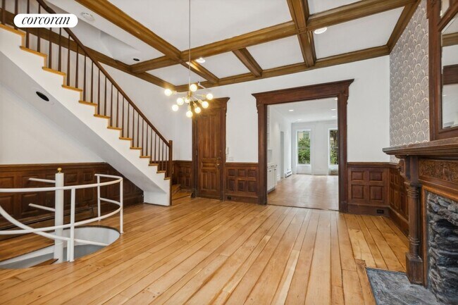 Building Photo - 22 W 95th St