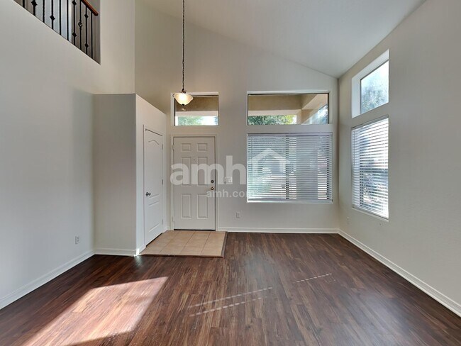 Foto del edificio - 2232 W Vineyard Plains Dr