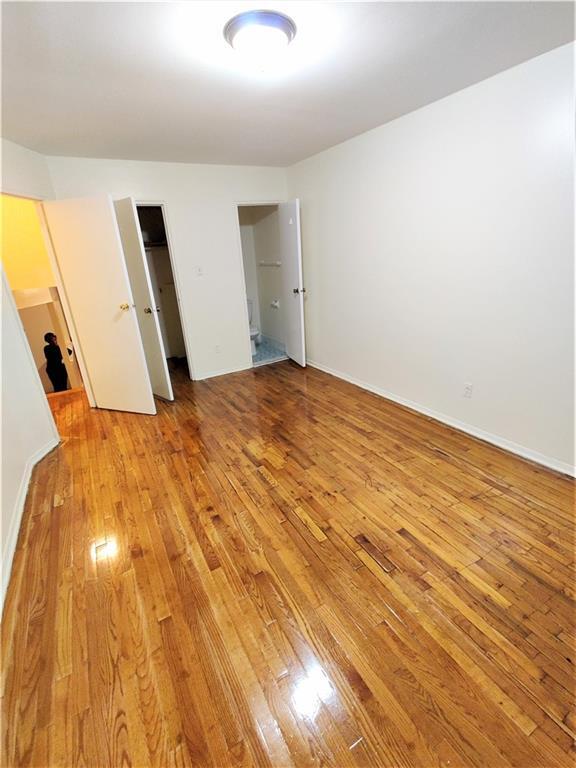 Foto del edificio - 921 E 83rd St