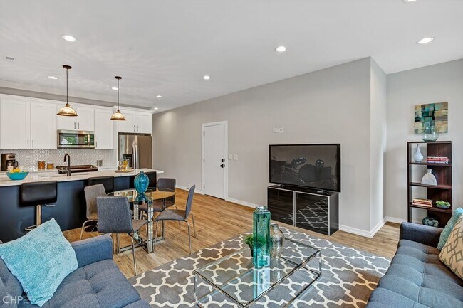 Building Photo - 5030 S Prairie Ave