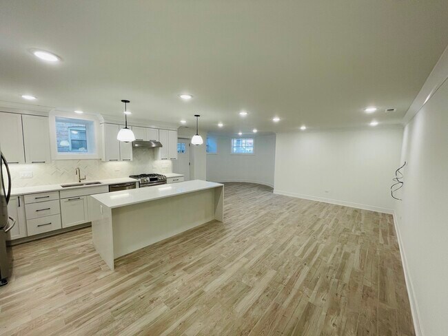Foto del edificio - 843 W Wellington Ave