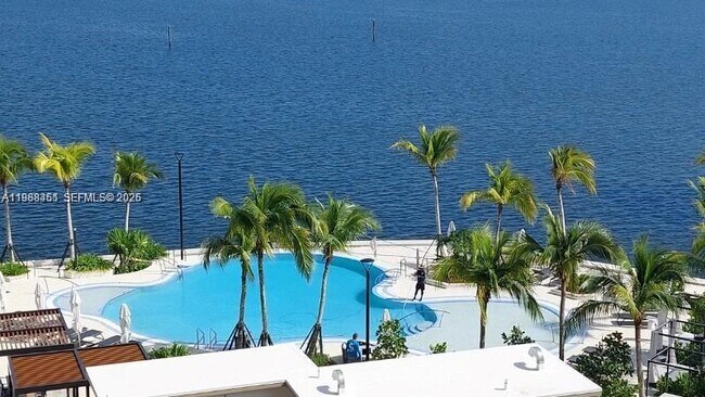 Foto del edificio - 1800 NE 114th St