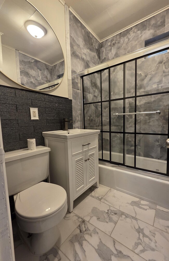 Foto del edificio - 159 W 10th St